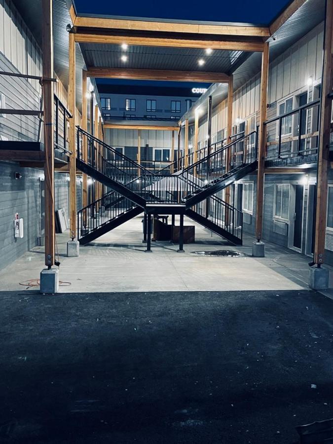 Econo Lodge Принс-Джордж Экстерьер фото