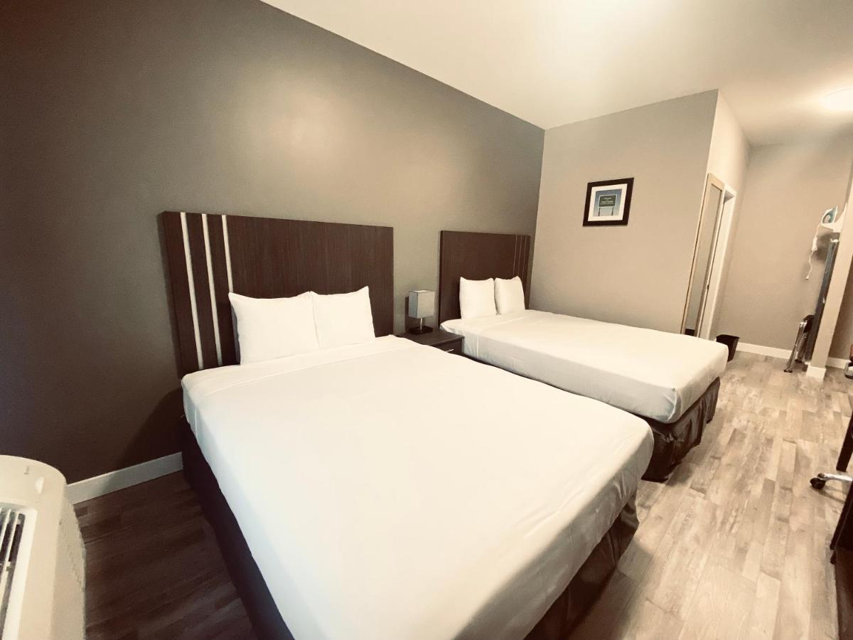 Econo Lodge Принс-Джордж Экстерьер фото