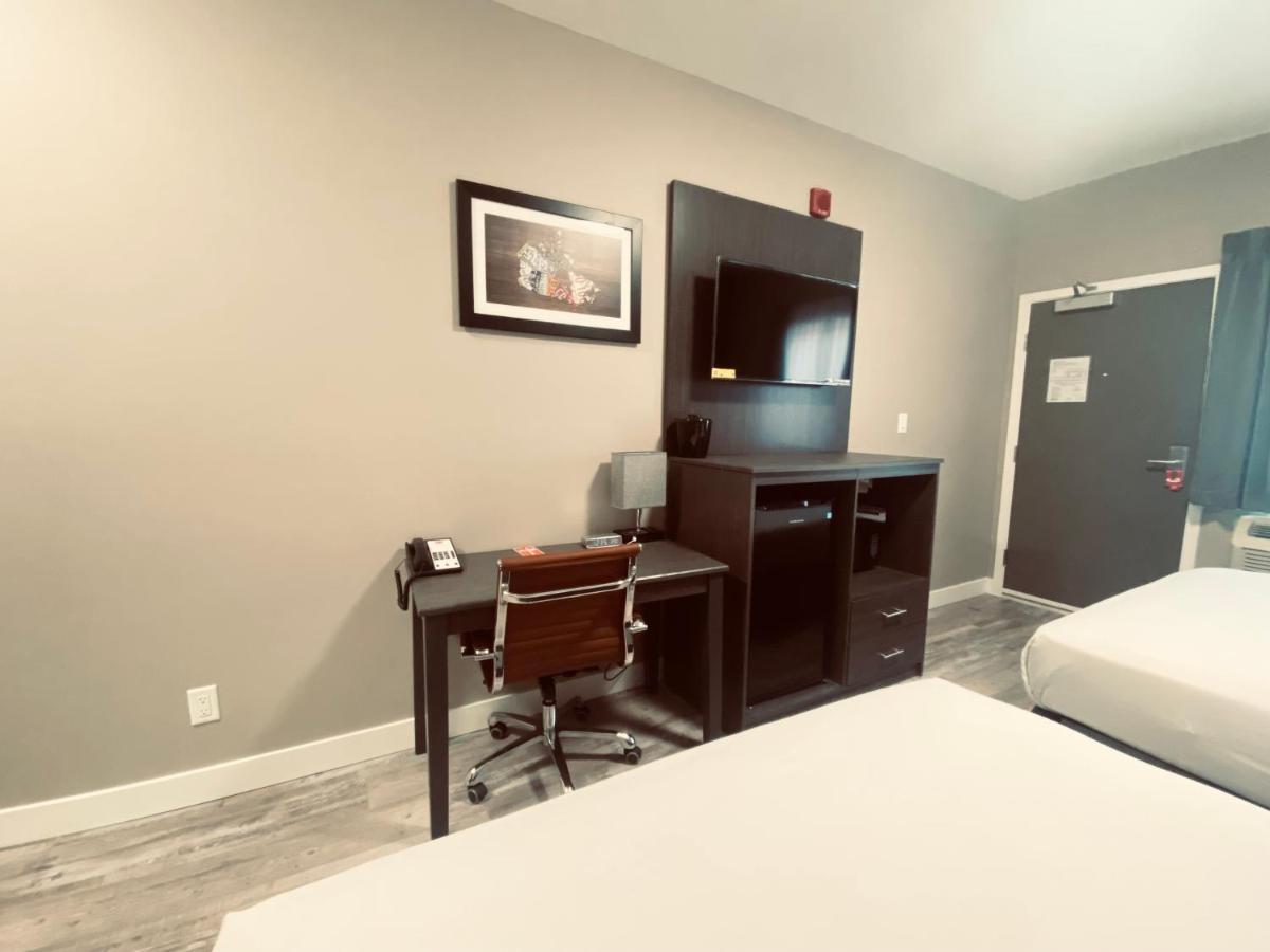 Econo Lodge Принс-Джордж Экстерьер фото