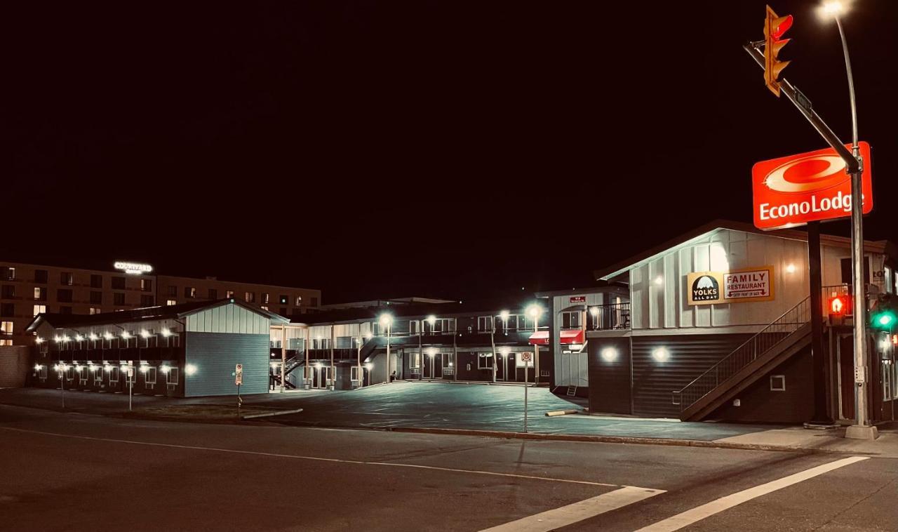 Econo Lodge Принс-Джордж Экстерьер фото