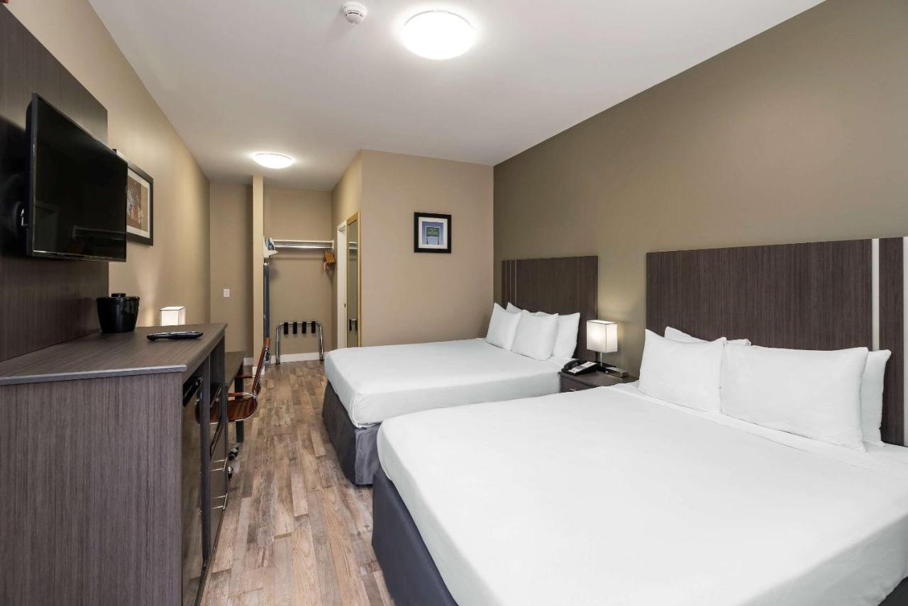 Econo Lodge Принс-Джордж Экстерьер фото