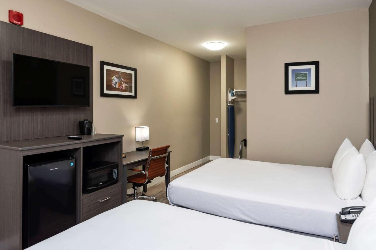 Econo Lodge Принс-Джордж Экстерьер фото