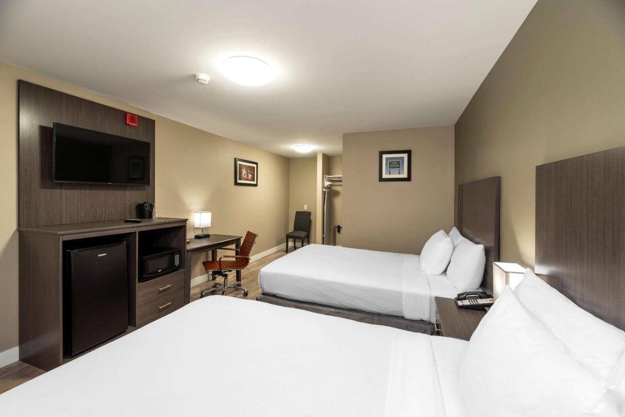 Econo Lodge Принс-Джордж Экстерьер фото