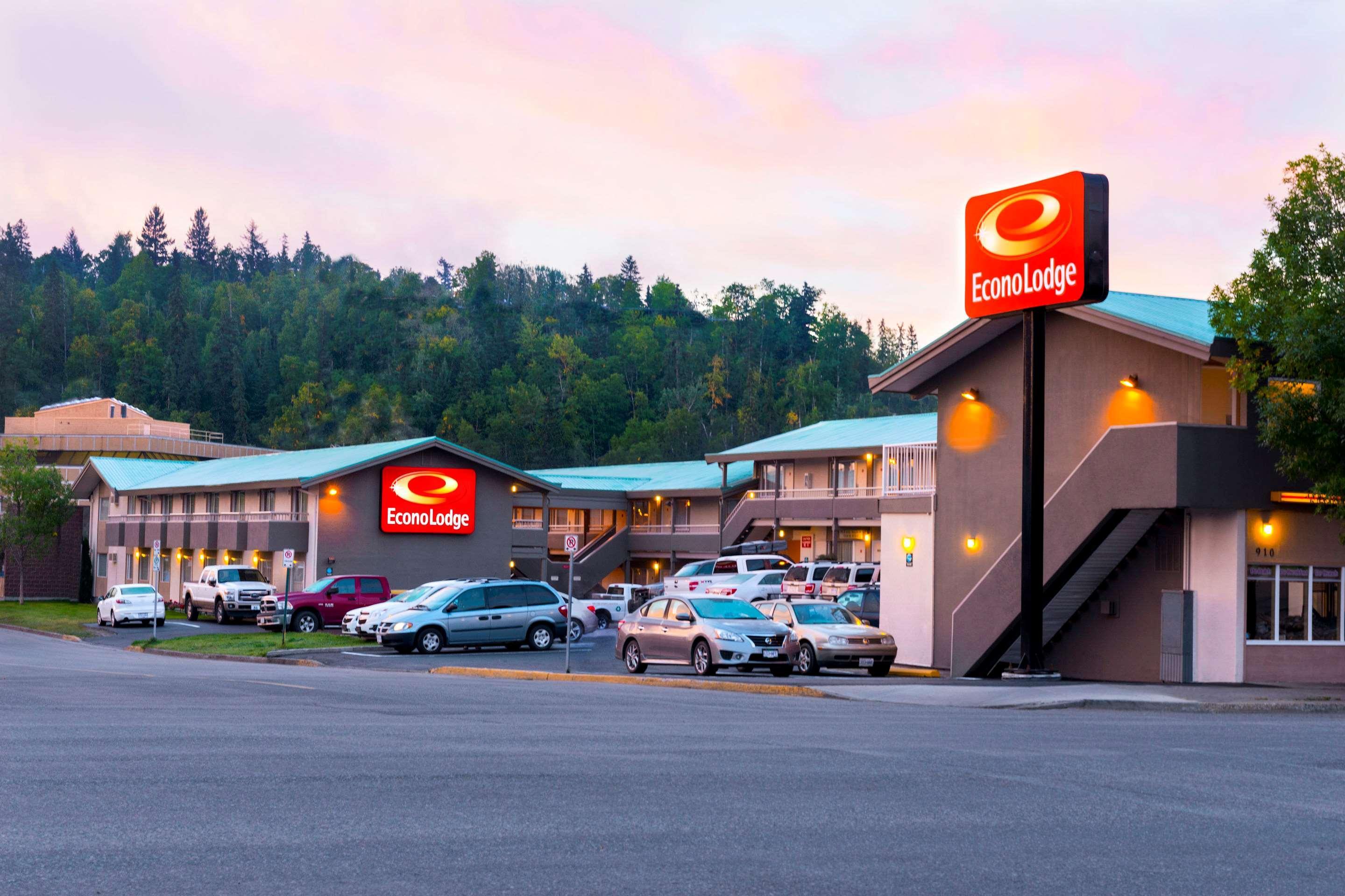 Econo Lodge Принс-Джордж Экстерьер фото